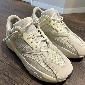 Yeezy 700 Analog